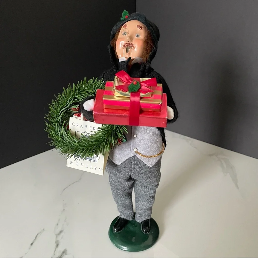 Holiday Shopper Man - Crabtree & Evelyn Caroler - Byer's Choice